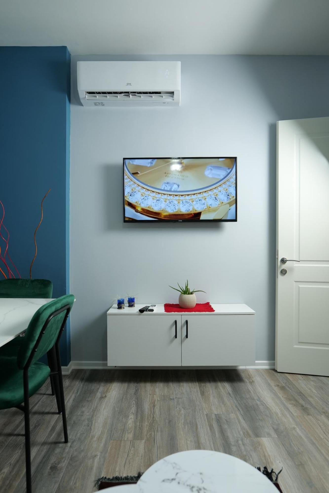 Travelers' Korca Home Exteriör bild