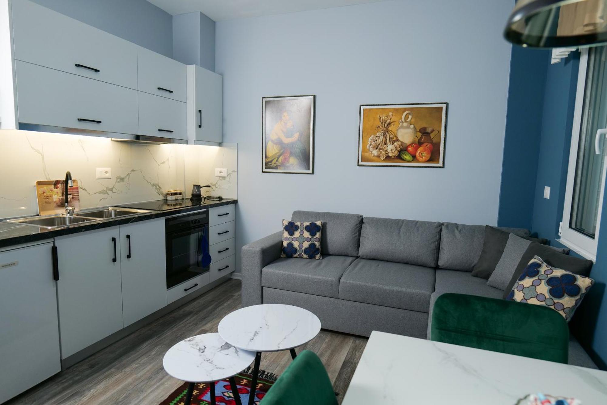 Travelers' Korca Home Exteriör bild