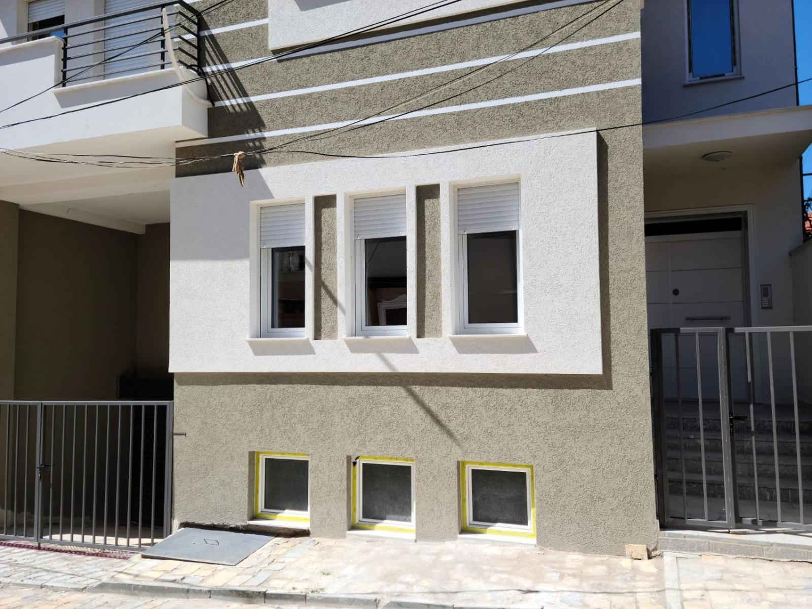 Travelers' Korca Home Exteriör bild