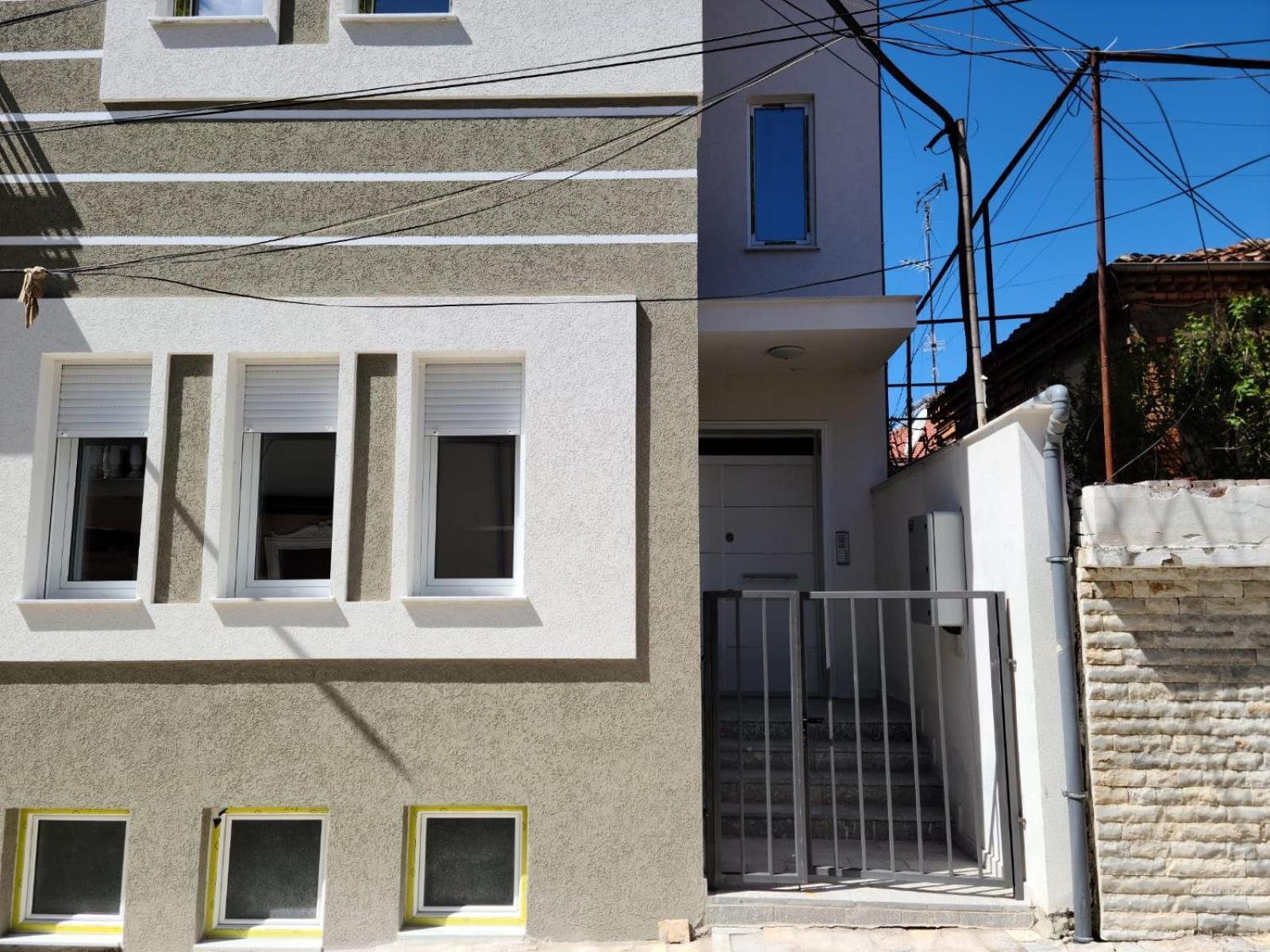 Travelers' Korca Home Exteriör bild