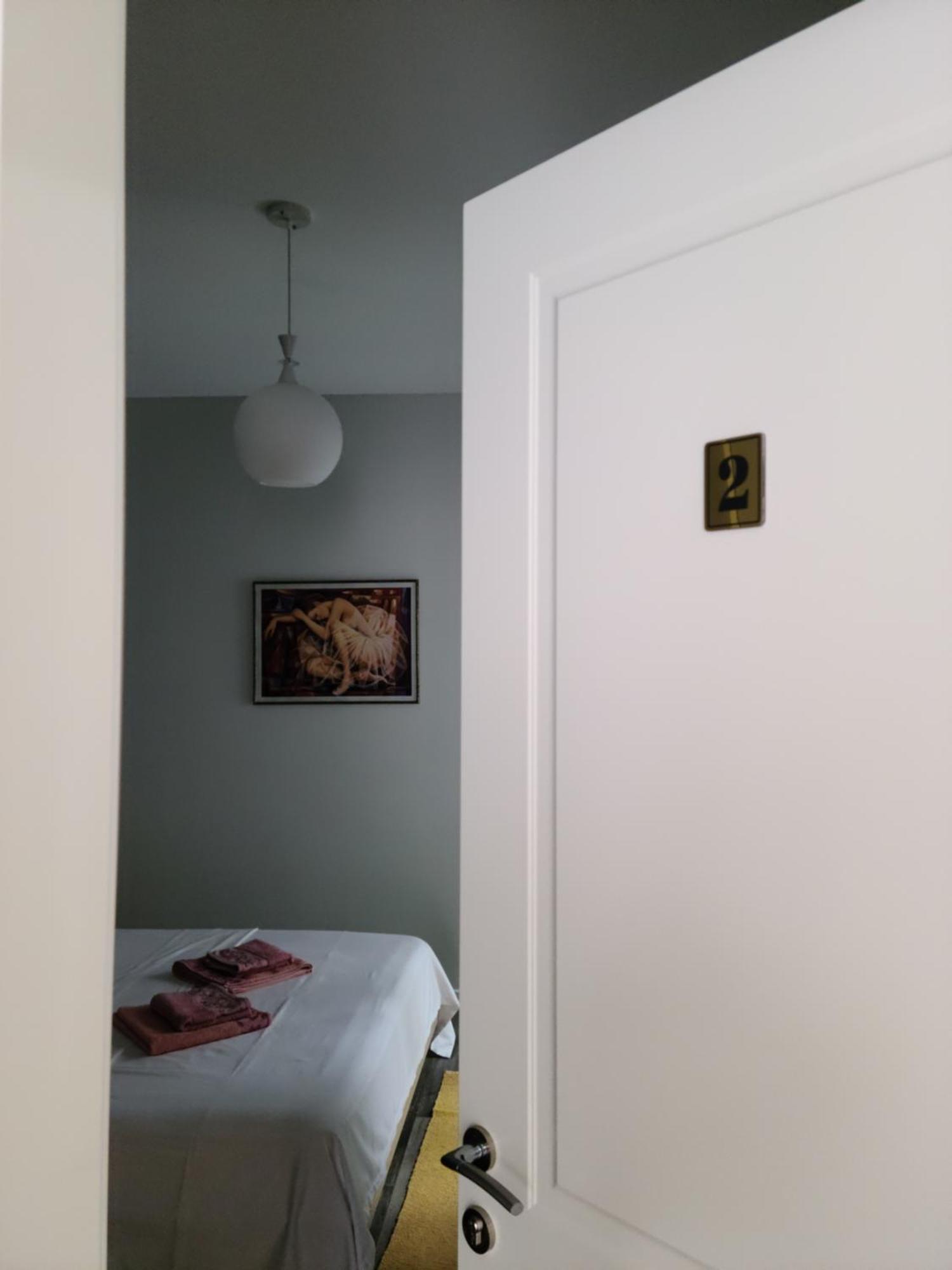 Travelers' Korca Home Exteriör bild