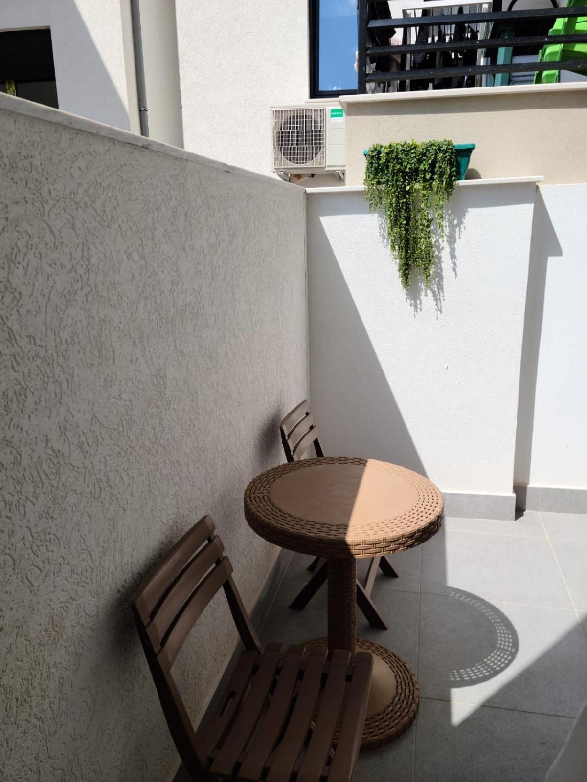 Travelers' Korca Home Exteriör bild