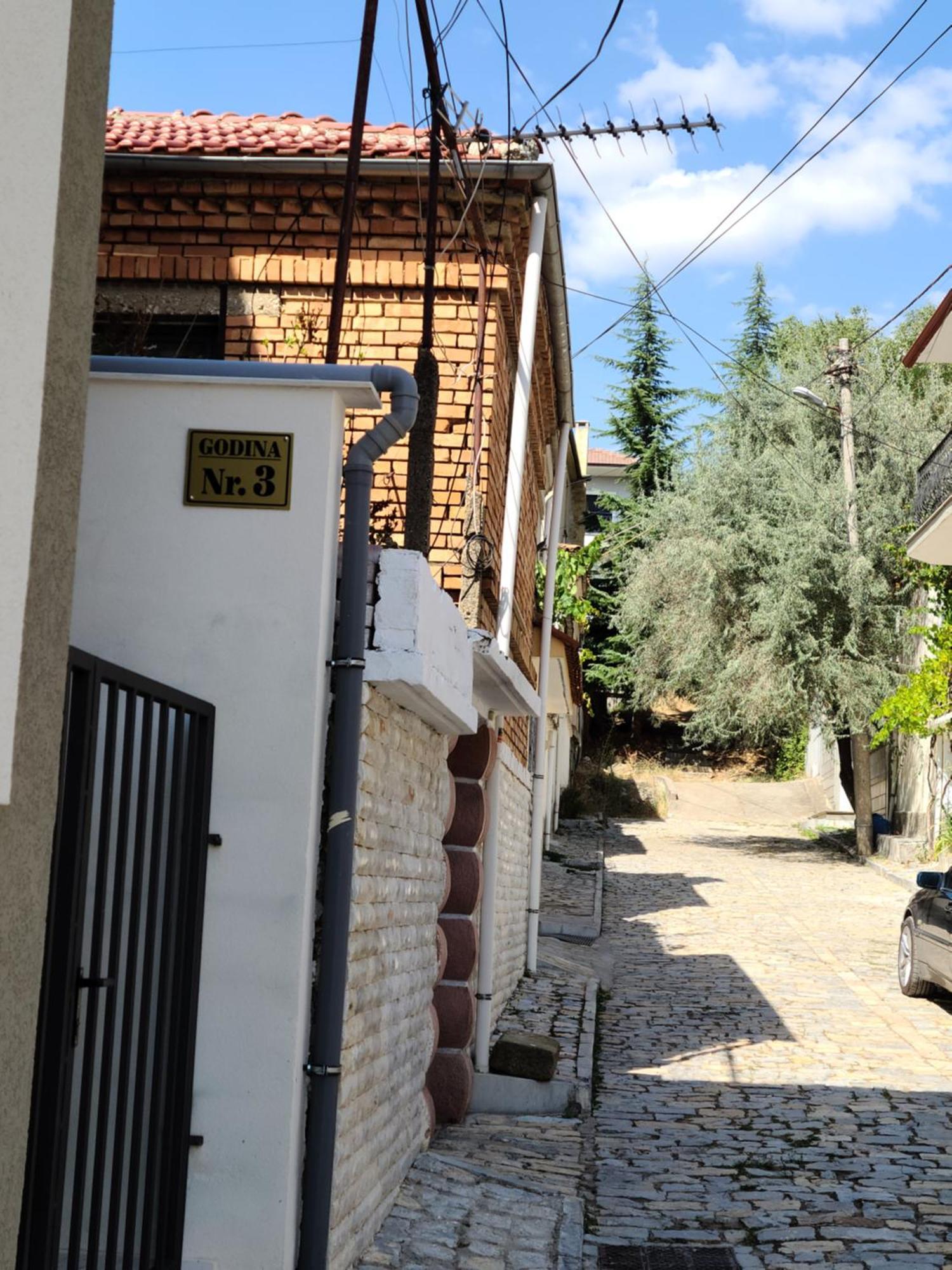 Travelers' Korca Home Exteriör bild